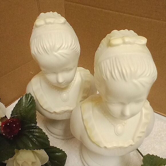 Vintage Avon Classic 18th Century Moonwind Cologne Busts, Set Of 2 white - Picture 2 of 9